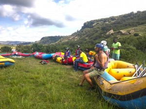 Sewe-groot-rafts-vir-white-water-rafting                                    