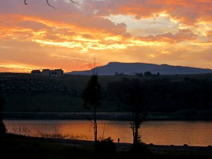 Sonsondergang saam met Postmatrieks by Sterkfonteindam    